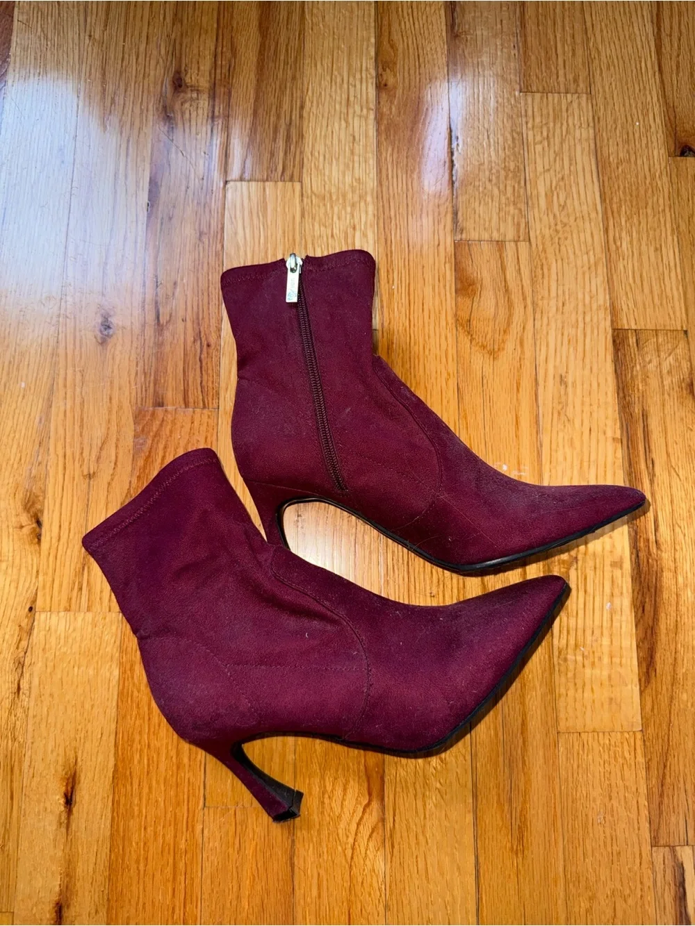 Unisa sleek pointed